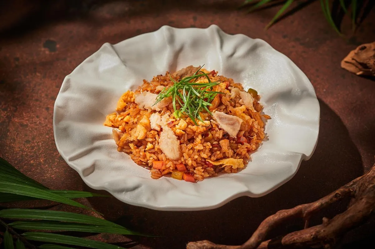 Жареный рис с курицей