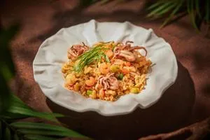 Жареный рис с морскими