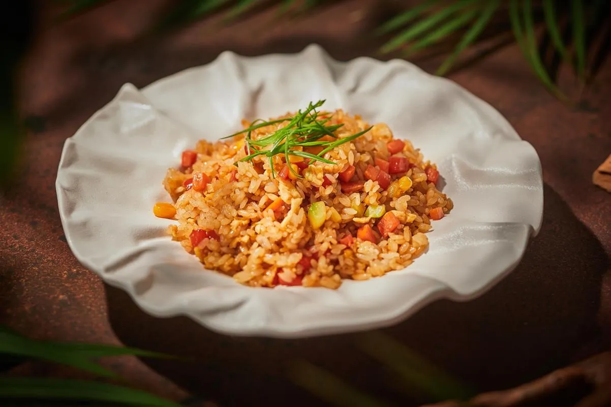 Жареный рис карри с овощами